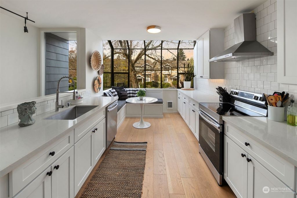 Photo of 4511 NE 55th Street, Seattle, WA 98105 (MLS # 2221123)