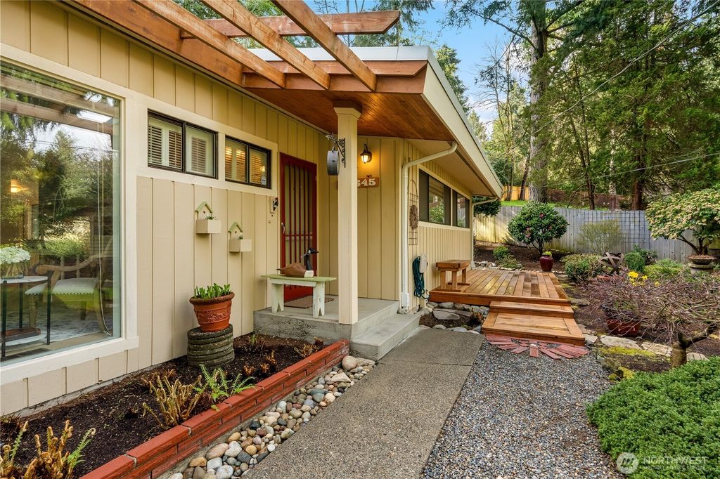 Photo of 20645 Marine View Drive SW, Normandy Park, WA 98166 (MLS # 2356543)
