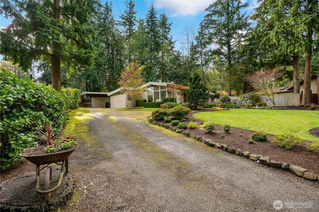 Photo of 20645 Marine View Drive SW, Normandy Park, WA 98166 (MLS # 2356543)