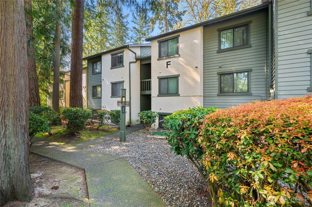 Photo of 12721 NE 129th Court #F301, Kirkland, WA 98034 (MLS # 2352600)