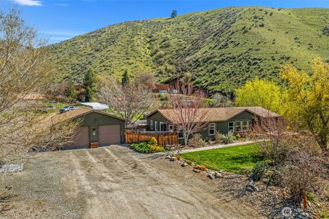 Photo of 61 Twin Ponds Lane, Cashmere, WA 98815 (MLS # 2503436)