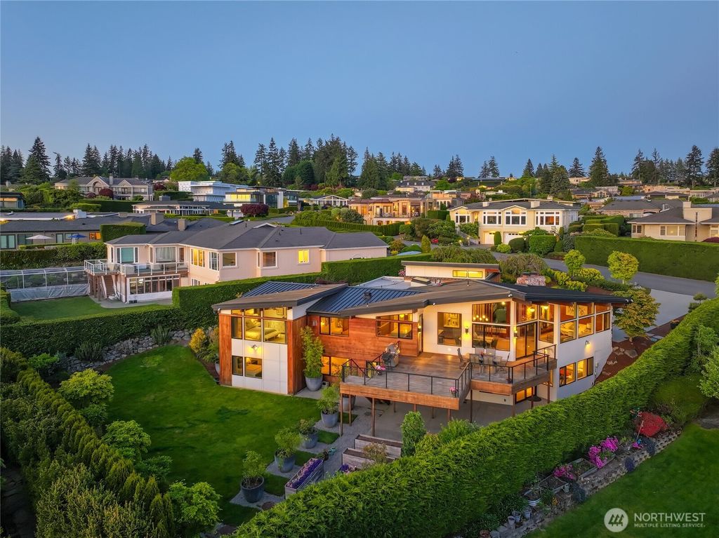 Photo of 1615 90 Avenue NE, Clyde Hill, WA 98004 (MLS # 2368130)