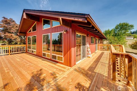 Photo of 1415 Cloverdale Road, Kalama, WA 98625 (MLS # 2435142)