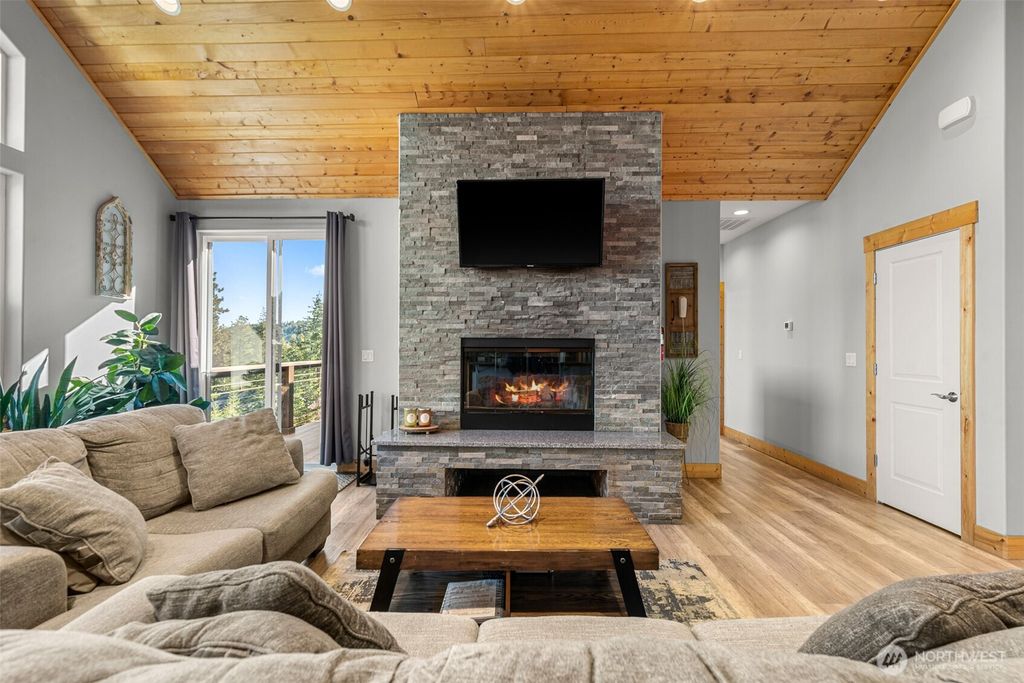 Photo of 6827 Forest Ridge Drive, Wenatchee, WA 98801 (MLS # 2500619)