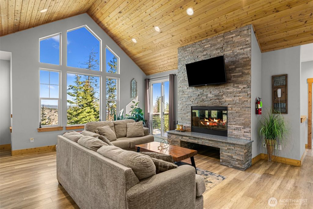 Photo of 6827 Forest Ridge Drive, Wenatchee, WA 98801 (MLS # 2500619)