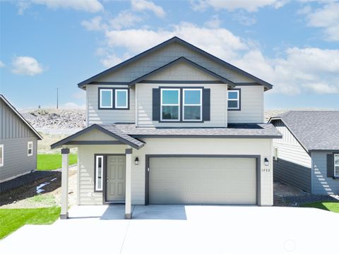 Photo of 1902 Hickory Road, Moses Lake, WA 98837 (MLS # 2339524)