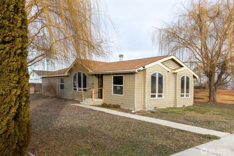 Photo of 2609 S 72nd Avenue, Yakima, WA 98903 (MLS # 2471946)