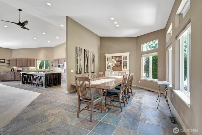 20693 Miracle Mile