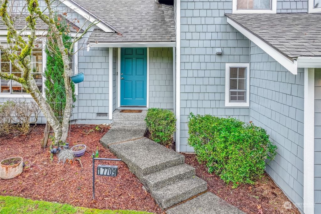 Photo of 17709 NE 137th Court, Redmond, WA 98052 (MLS # 2197446)