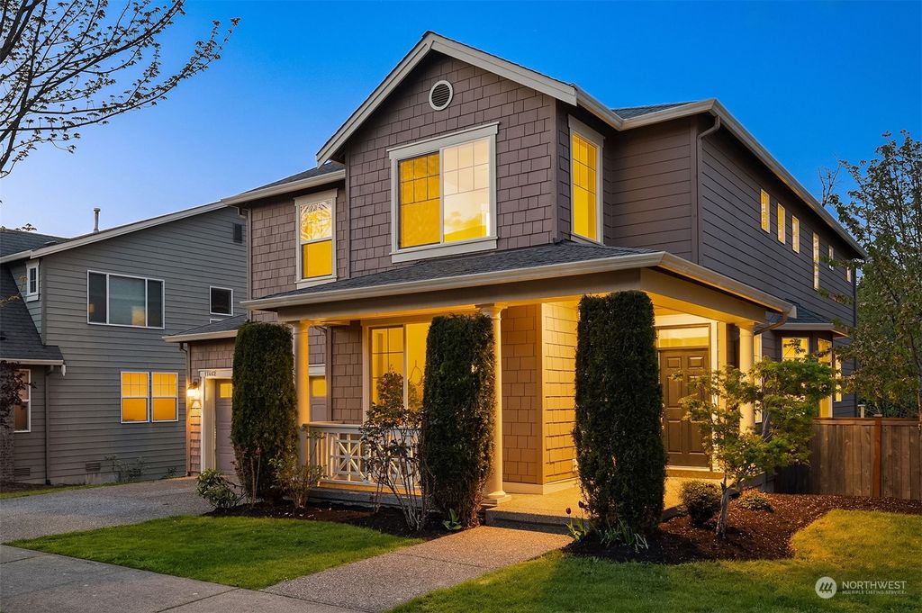Photo of 17462 NE 98th Way, Redmond, WA 98052 (MLS # 2162930)