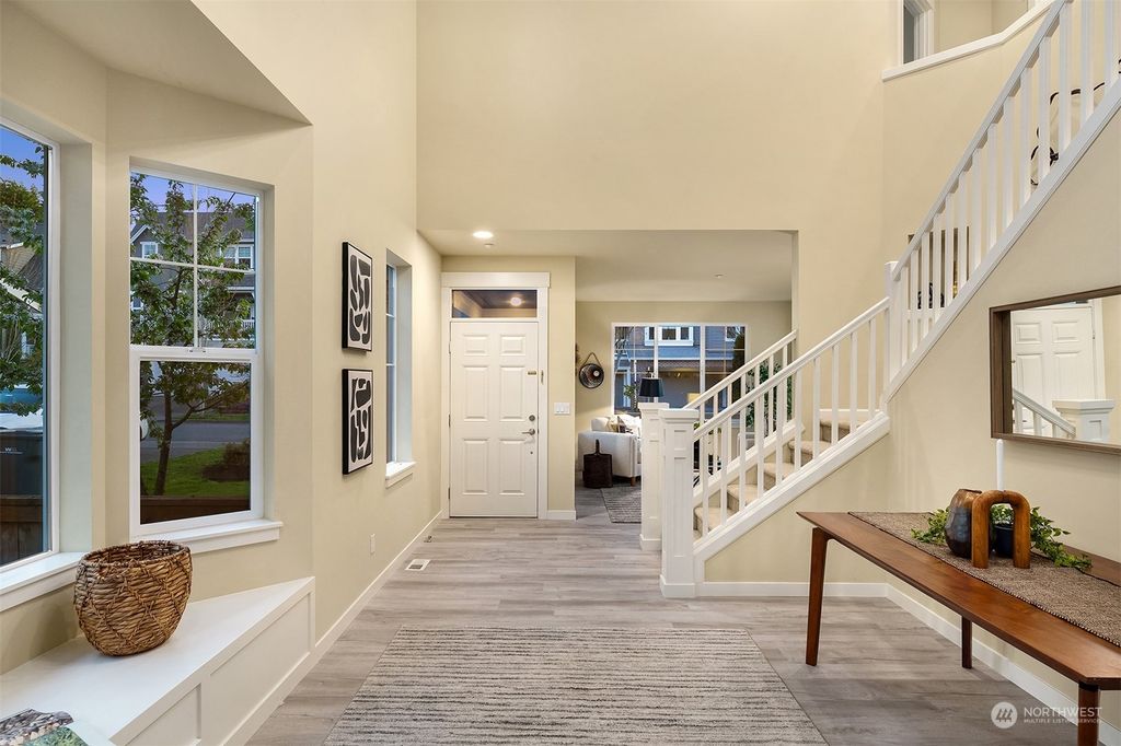 Photo of 17462 NE 98th Way, Redmond, WA 98052 (MLS # 2162930)