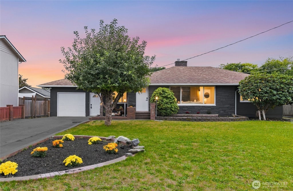 Photo of 1202 22nd Street NE, Auburn, WA 98002 (MLS # 2581604)