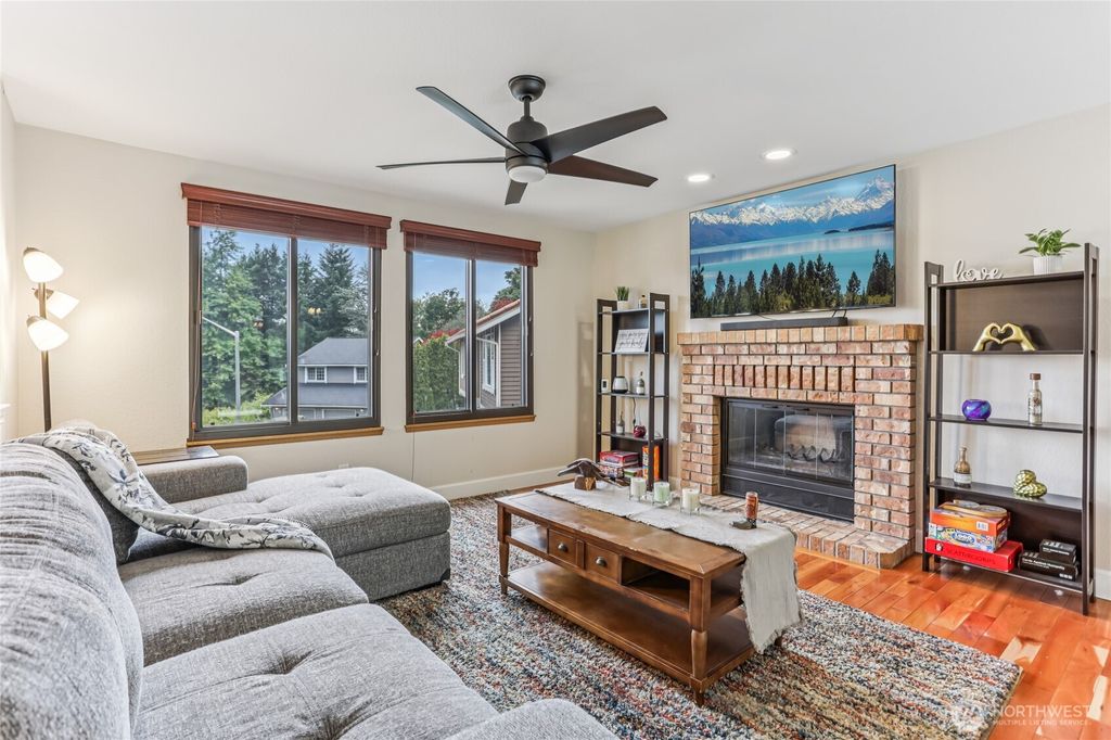 Photo of 1435 S 263rd Place, Des Moines, WA 98198 (MLS # 2403704)