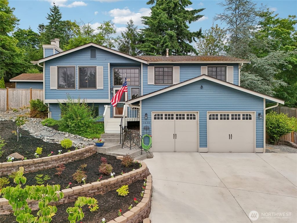Photo of 1435 S 263rd Place, Des Moines, WA 98198 (MLS # 2403704)