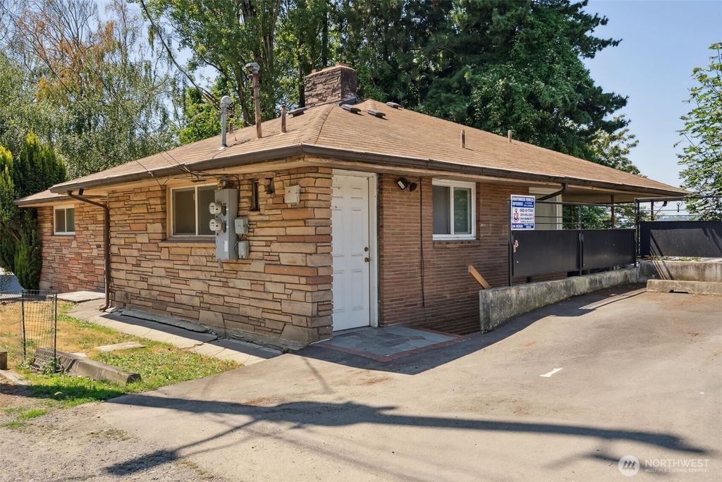 Photo of 1306 S Bayview Street, Seattle, WA 98144 (MLS # 2440345)