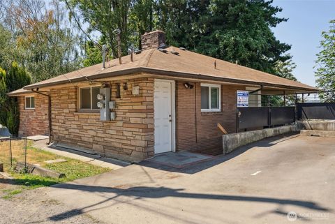 Photo of 1306 S Bayview Street, Seattle, WA 98144 (MLS # 2440345)