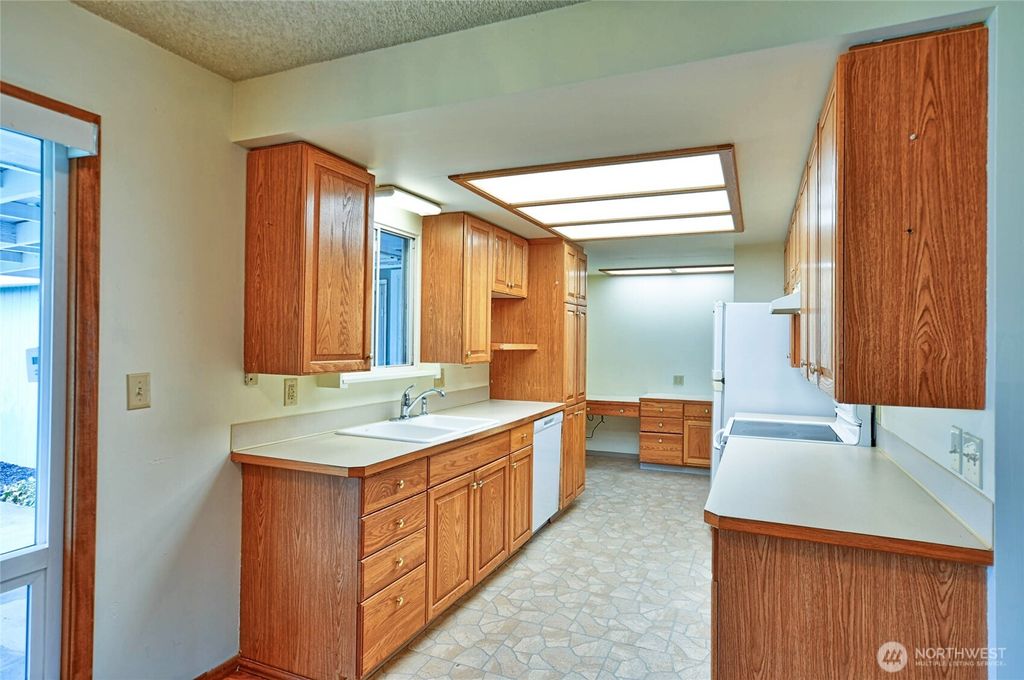 Photo of 1322 McDougall Ave Ave, Everett, WA 98201 (MLS # 2357211)
