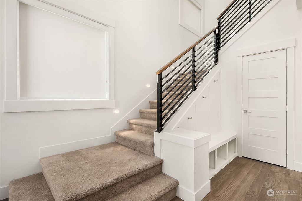 Photo of 489 Foothills Drive NW, Issaquah, WA 98027 (MLS # 2005397)