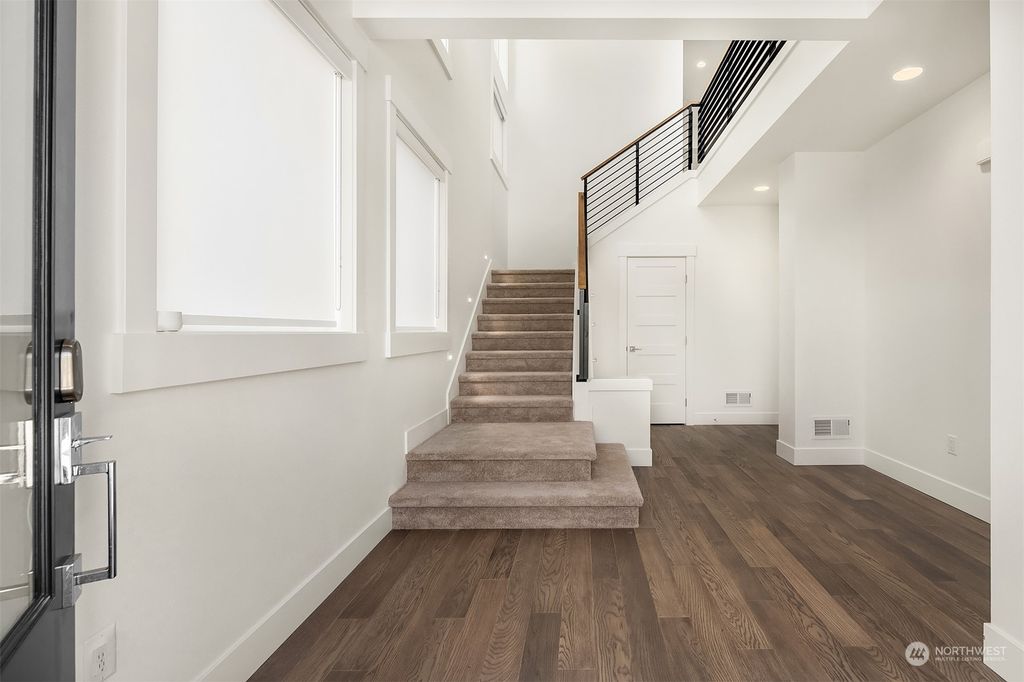 Photo of 489 Foothills Drive NW, Issaquah, WA 98027 (MLS # 2005397)