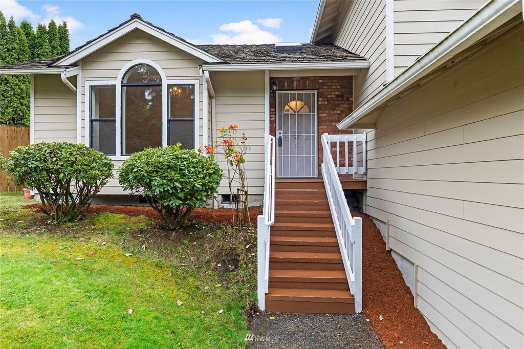 Photo of 1937 S 369th Street, Federal Way, WA 98003 (MLS # 1954710)