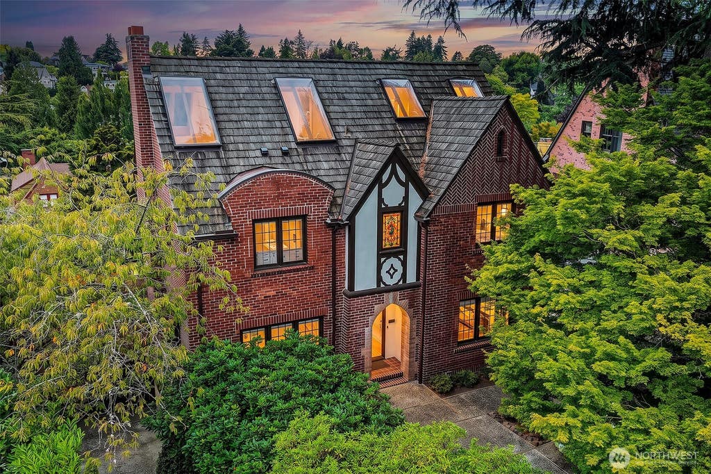 Photo of 5201 NE 43rd Avenue, Seattle, WA 98105 (MLS # 2556514)