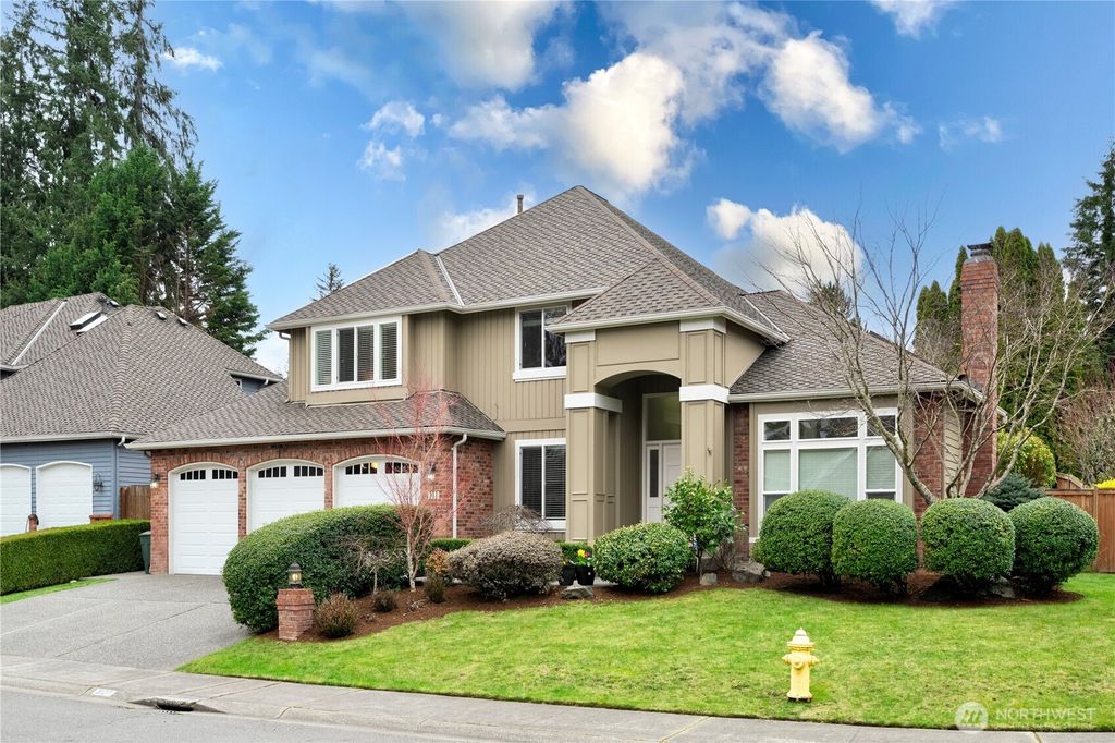 Photo of 3107 235th Avenue SE, Sammamish, WA 98075 (MLS # 2344295)