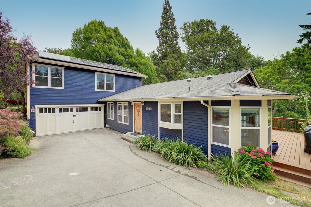 Photo of 11546 84th Avenue NE, Kirkland, WA 98034 (MLS # 2546109)