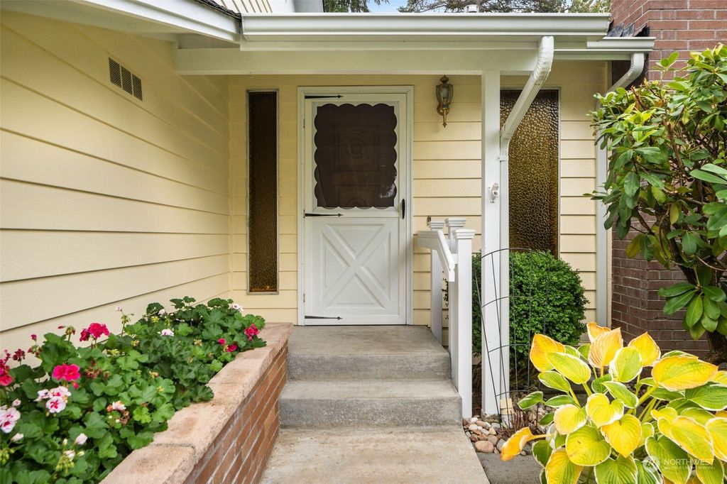 Photo of 6304 183rd Place SW, Lynnwood, WA 98037 (MLS # 2164907)