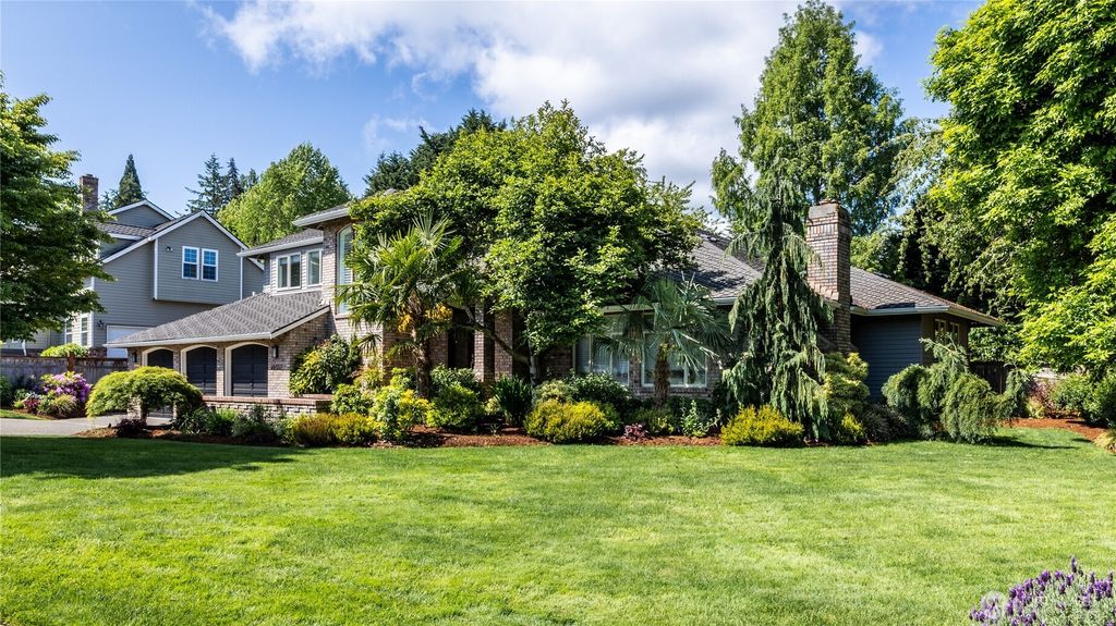 Photo of 19337 4th Avenue SW, Normandy Park, WA 98166 (MLS # 2379291)