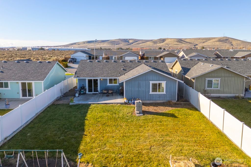 Photo of 980 L Street SE, Ephrata, WA 98823 (MLS # 2461736)