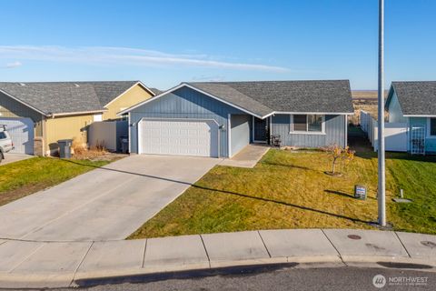 Photo of 980 L Street SE, Ephrata, WA 98823 (MLS # 2461736)