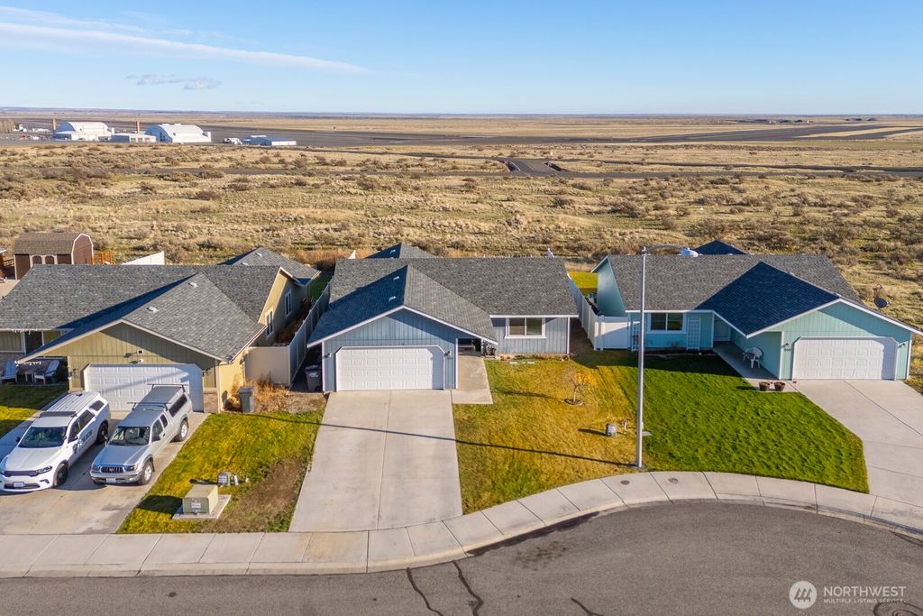 Photo of 980 L Street SE, Ephrata, WA 98823 (MLS # 2461736)