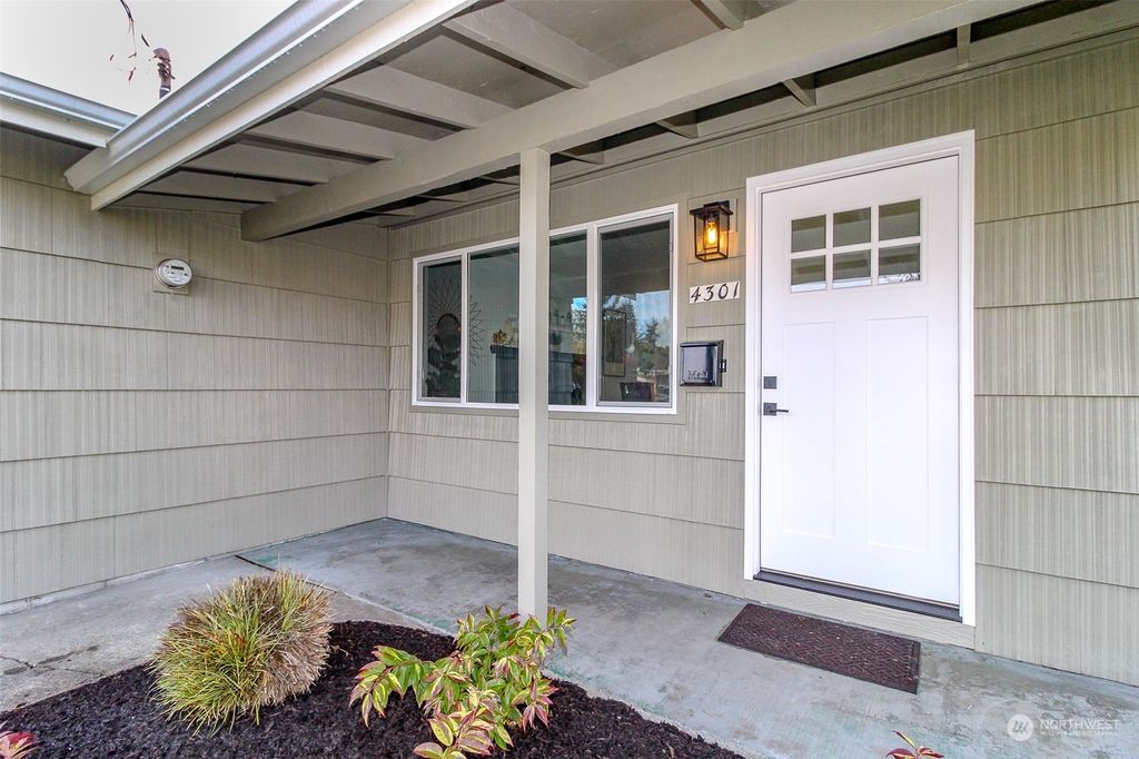 Photo of 4301 NE 10th Place, Renton, WA 98059 (MLS # 2174630)