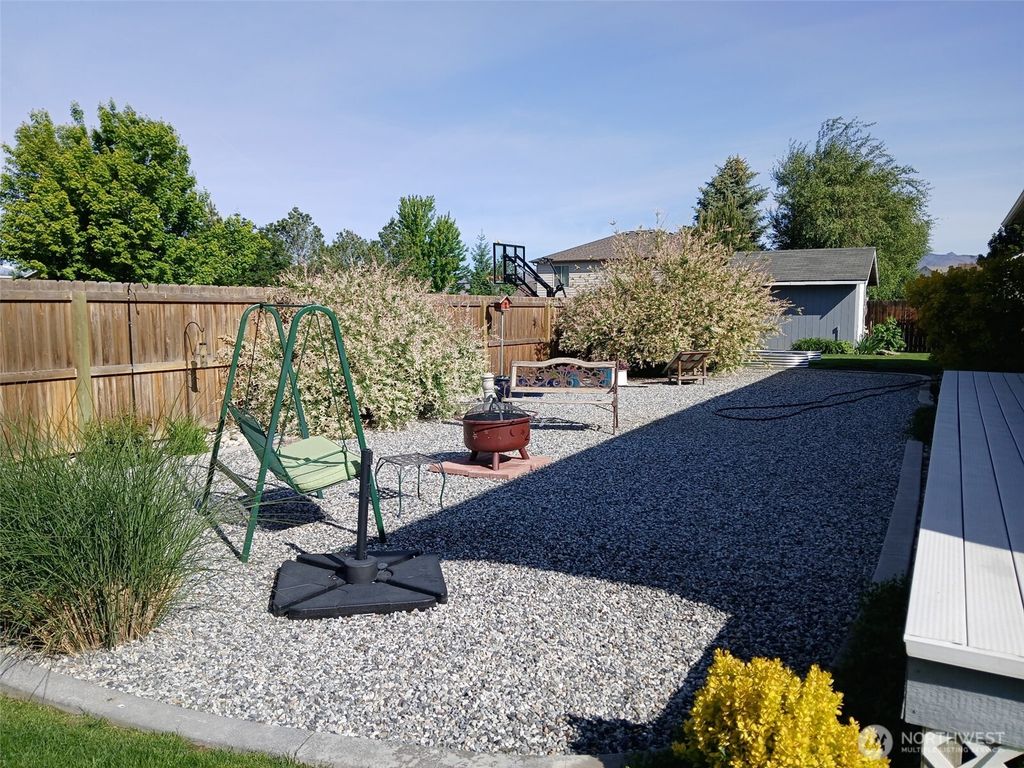 Photo of 2384 Prairie Drive, East Wenatchee, WA 98802 (MLS # 2527941)