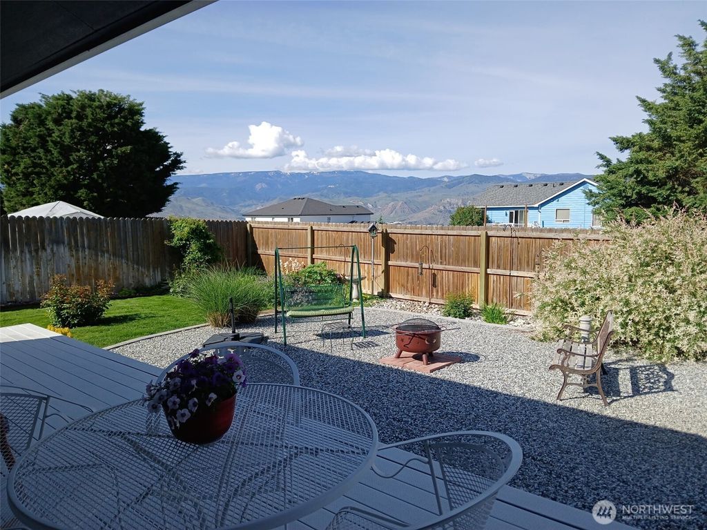 Photo of 2384 Prairie Drive, East Wenatchee, WA 98802 (MLS # 2527941)