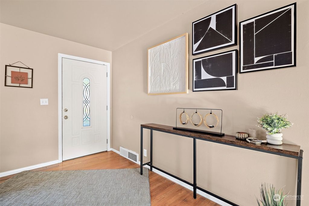 Photo of 523 N 166th Street, Shoreline, WA 98133 (MLS # 2180269)