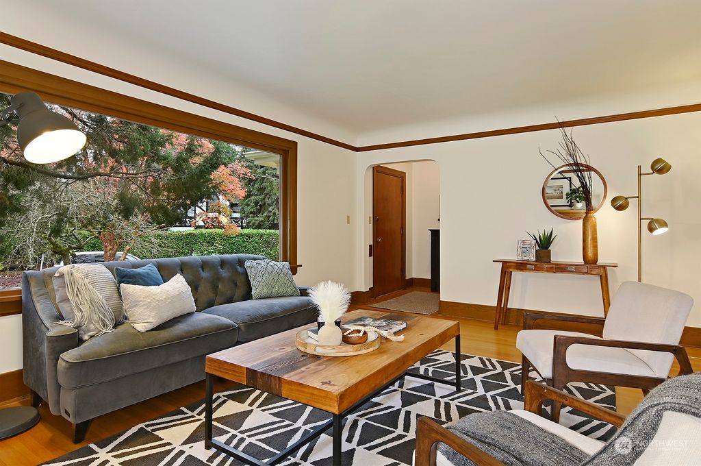 Photo of 2280 NE 60th St, Seattle, WA 98115 (MLS # 2311606)