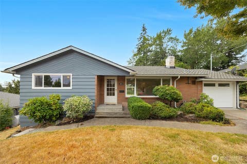 Photo of 3811 SW 105th Street, Seattle, WA 98146 (MLS # 2570059)