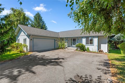 Photo of 40 McLallen Lane, Manson, WA 98831 (MLS # 2410241) Photo of 40 McLallen Lane, Manson, WA 98831 (MLS # 2410241)
