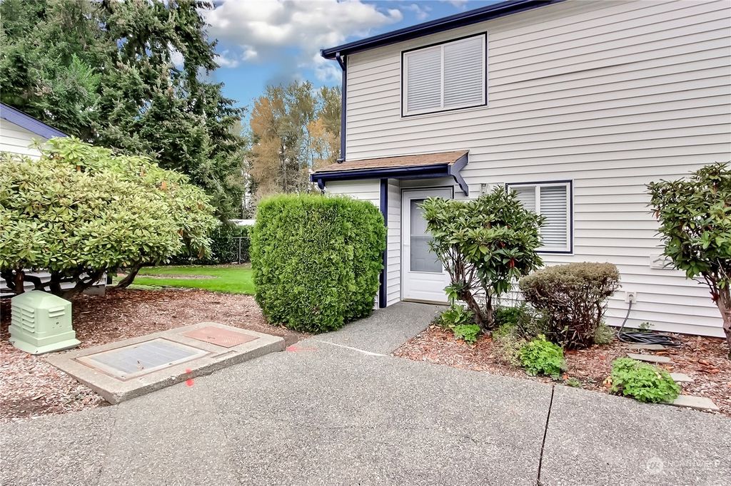 Photo of 1816 SW 318th Place #27A, Federal Way, WA 98023 (MLS # 2303588)