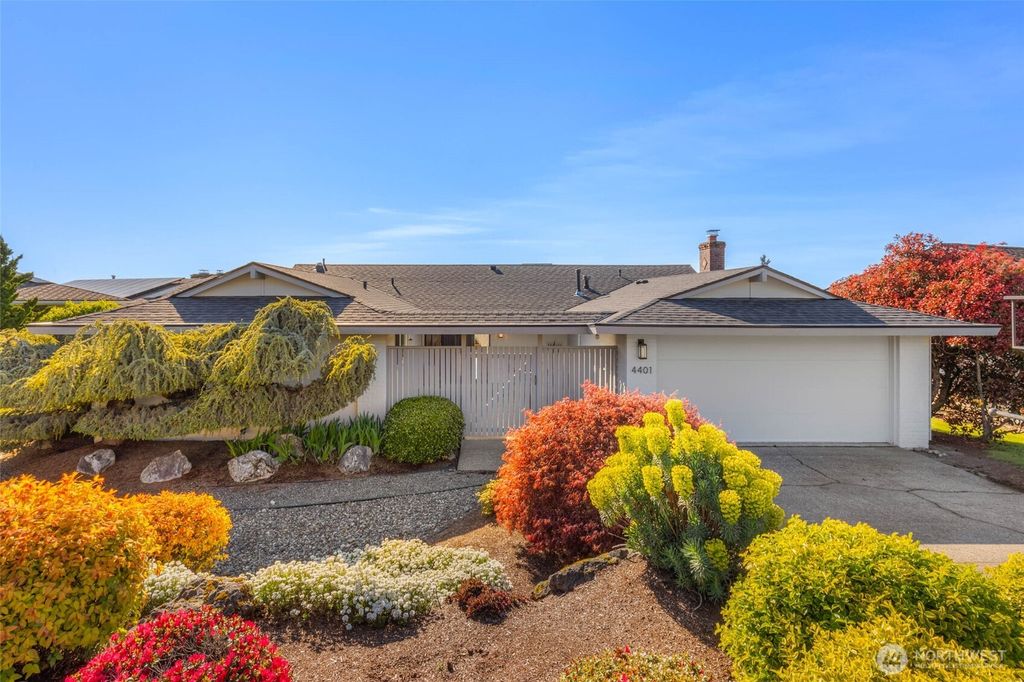 Photo of 4401 133rd Avenue SE, Bellevue, WA 98006 (MLS # 2356892)