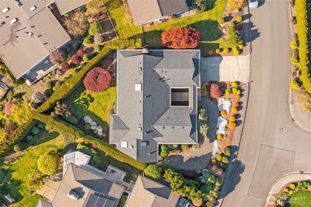 Photo of 4401 133rd Avenue SE, Bellevue, WA 98006 (MLS # 2356892)