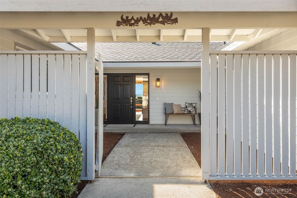 Photo of 4401 133rd Avenue SE, Bellevue, WA 98006 (MLS # 2356892)