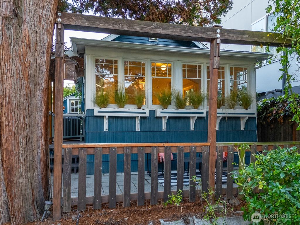 Photo of 833 NW 52nd St, Seattle, WA 98107 (MLS # 2449171)