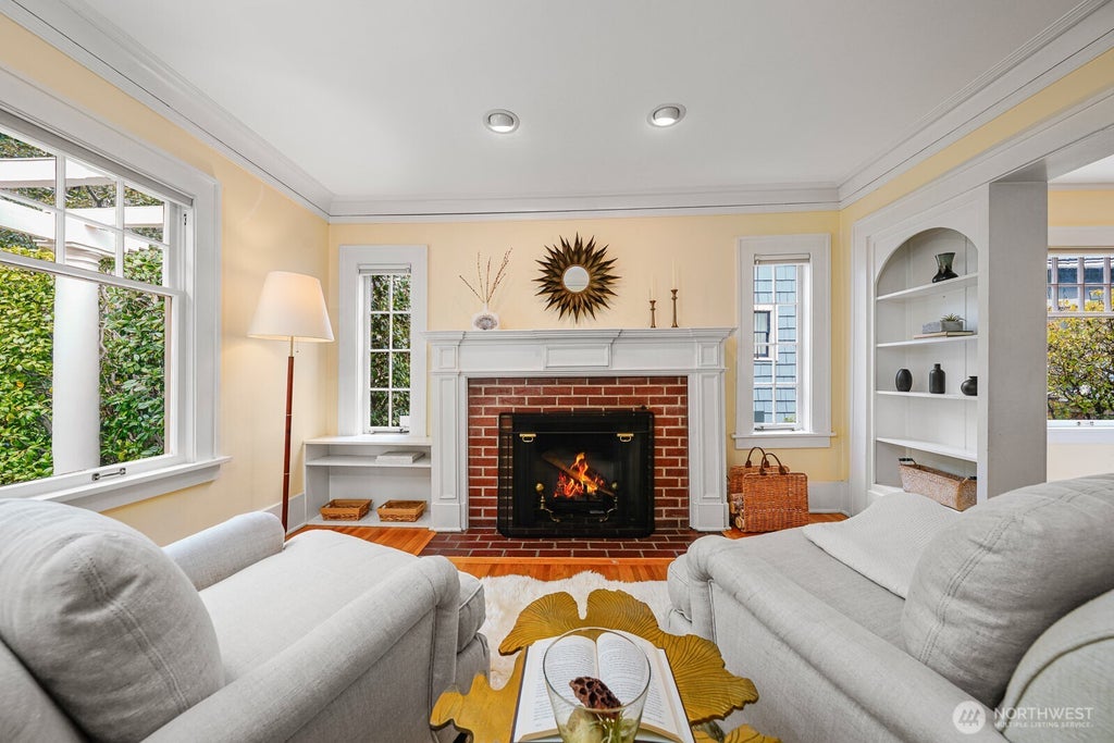 Photo of 1019 NE 62nd Street, Seattle, WA 98115 (MLS # 2576545)