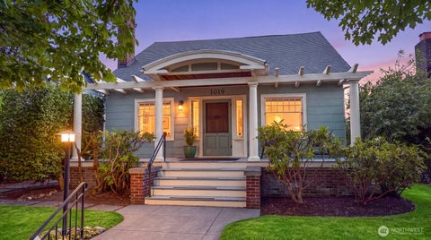Photo of 1019 NE 62nd Street, Seattle, WA 98115 (MLS # 2576545)