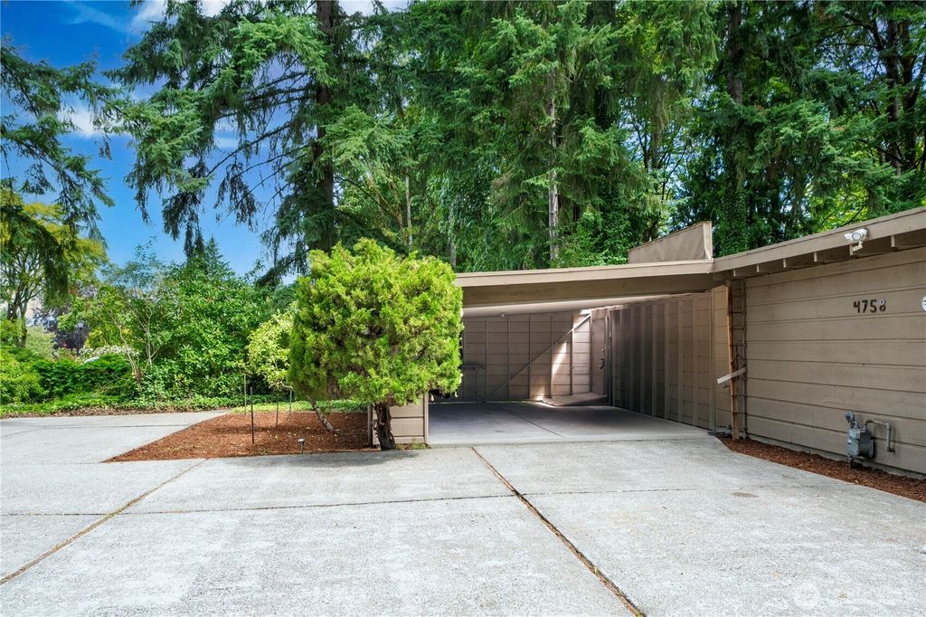Photo of 4758 118th Ave SE Ave, Bellevue, WA 98006 (MLS # 2402625)