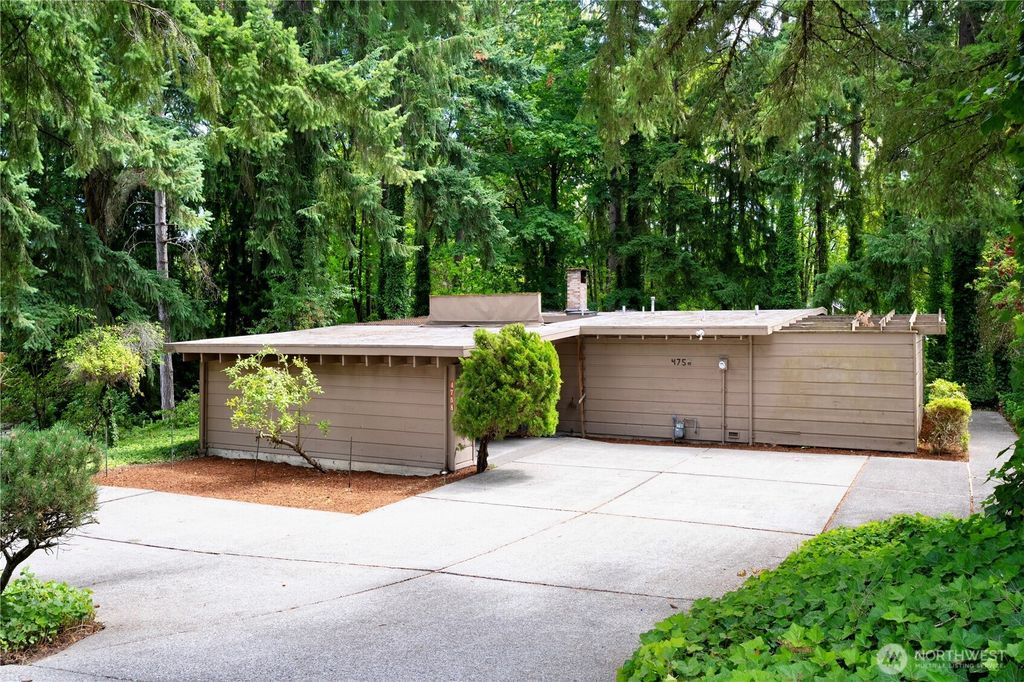 Photo of 4758 118th Ave SE Ave, Bellevue, WA 98006 (MLS # 2402625)