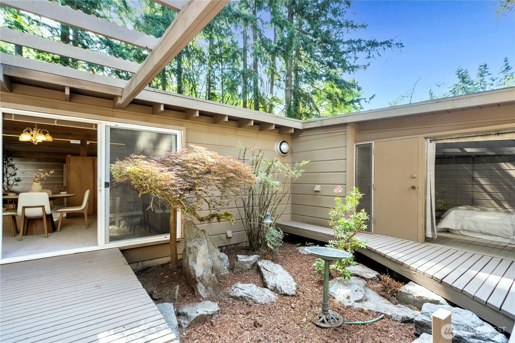 Photo of 4758 118th Ave SE Ave, Bellevue, WA 98006 (MLS # 2402625)