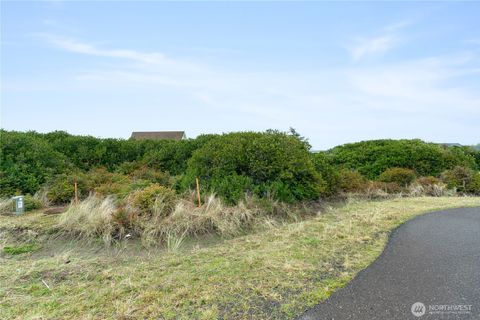 1134 Vernonia Court Ocean Shores WA 98569